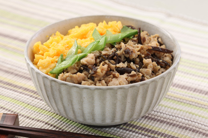 塩っぺおかか鶏そぼろ丼