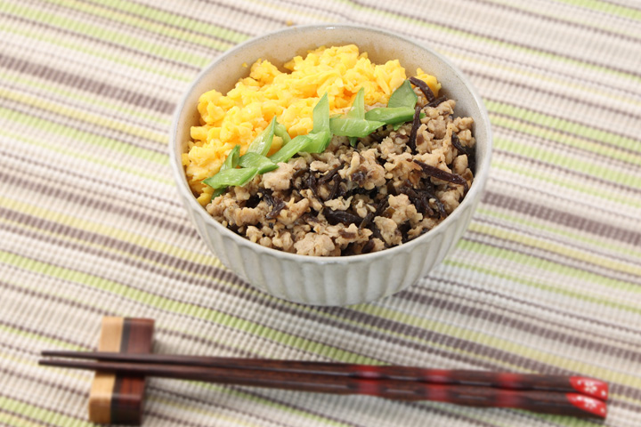 塩っぺおかか鶏そぼろ丼