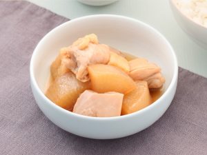 鶏大根と厚揚げの煮物盛付け例